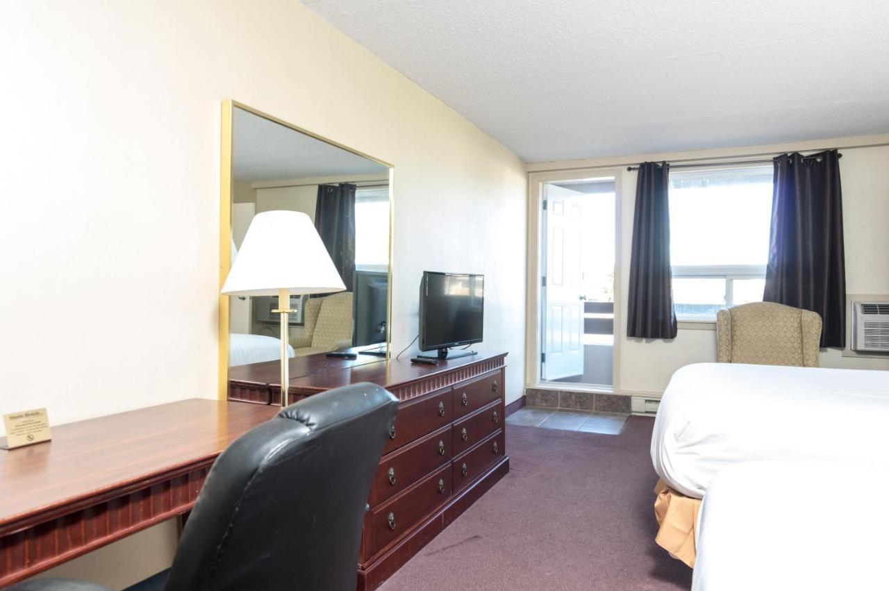 Irving West Hotel Gander Exterior foto